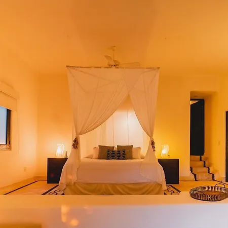 Tentaciones Hotel & Lounge Pool - Adults Only Zihuatanejo Exterior photo