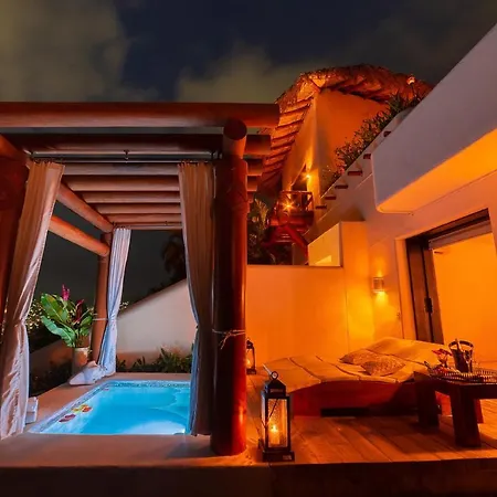 Tentaciones Hotel & Lounge Pool - Adults Only Zihuatanejo Exterior photo
