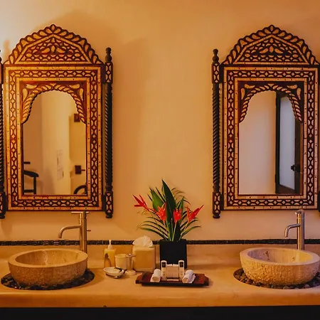 Tentaciones Hotel & Lounge Pool - Adults Only Zihuatanejo Exterior photo