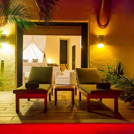 Tentaciones Hotel & Lounge Pool - Adults Only Zihuatanejo Exterior photo