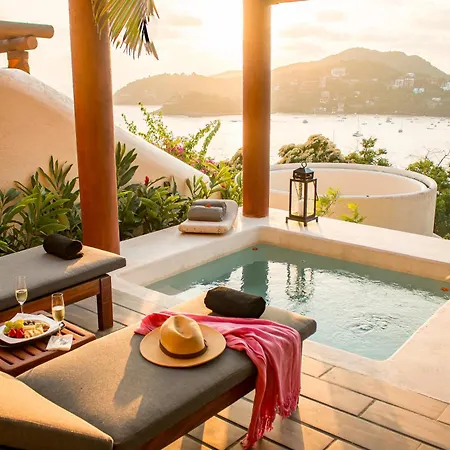Tentaciones Hotel & Lounge Pool - Adults Only Zihuatanejo Exterior photo