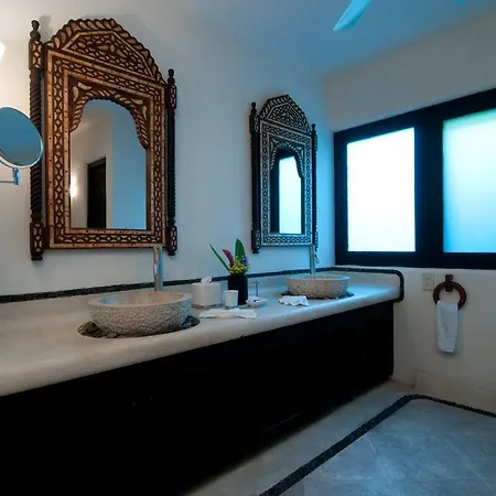 Tentaciones Hotel & Lounge Pool - Adults Only Zihuatanejo Exterior photo