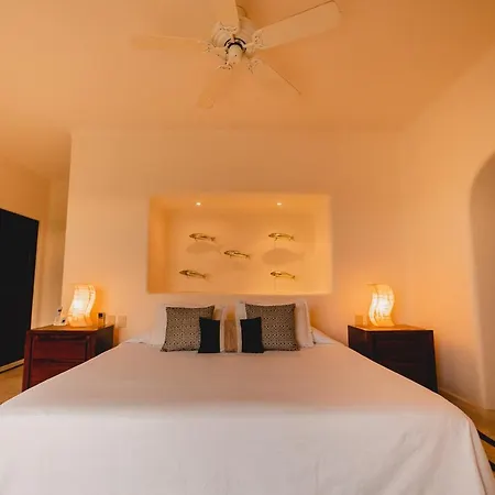Tentaciones Hotel & Lounge Pool - Adults Only Zihuatanejo Exterior photo